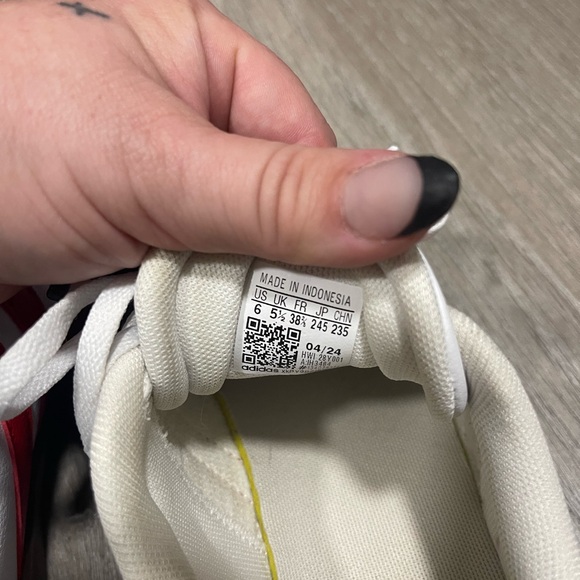 Adidas VL court White and Red Sneakers NEVER WOrn - Picture 4 of 5